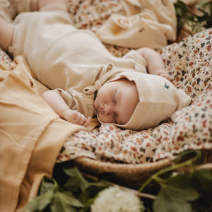 Bonnet August / Clover on Cream / 0-4m